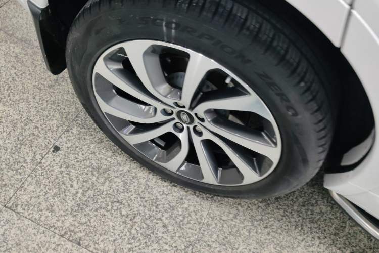 Used Land Rover Discovery Sport New Energy 2021 P300e Performance Tech Edition Right Rear Wheel Hub