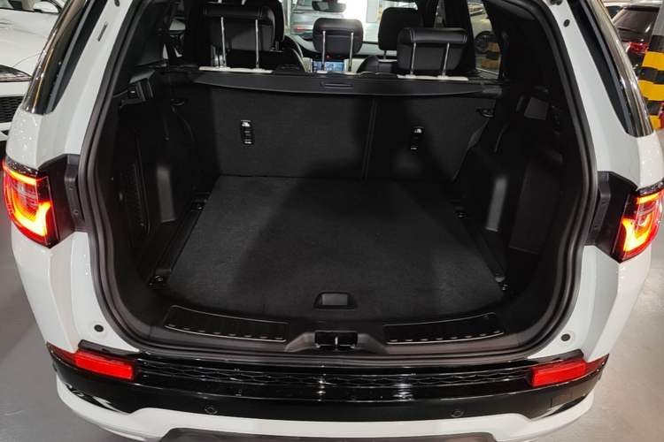 Used Land Rover Discovery Sport New Energy 2021 P300e Performance Tech Edition Trunk