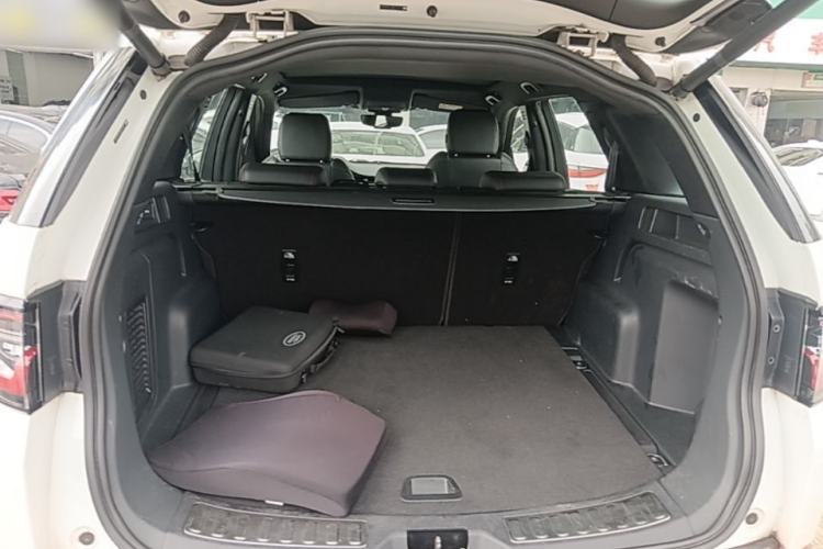 Used Land Rover Discovery Sport New Energy 2021 P300e Performance Tech Edition Trunk