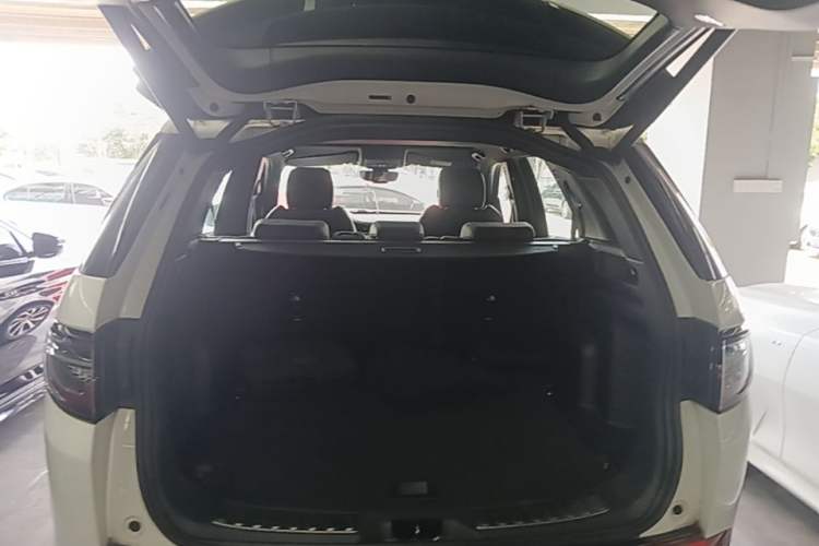 Used Land Rover Discovery Sport New Energy 2021 P300e Performance Tech Edition Trunk
