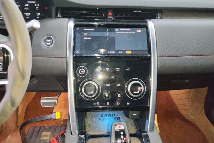 Used Land Rover Discovery Sport New Energy 2022 Facelifted P300e Plug-in Hybrid Electric Version Audio And AC Panel