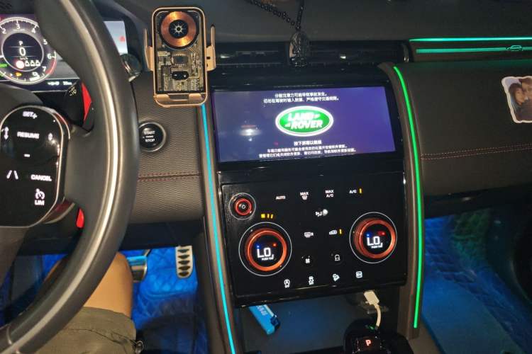 Used Land Rover Discovery Sport New Energy 2022 P300e Performance Tech Edition Audio And AC Panel