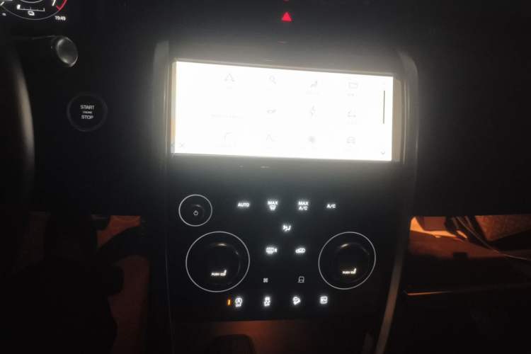 Used Land Rover Discovery Sport New Energy 2022 Facelifted P300e Plug-in Hybrid Electric Version Audio And AC Panel