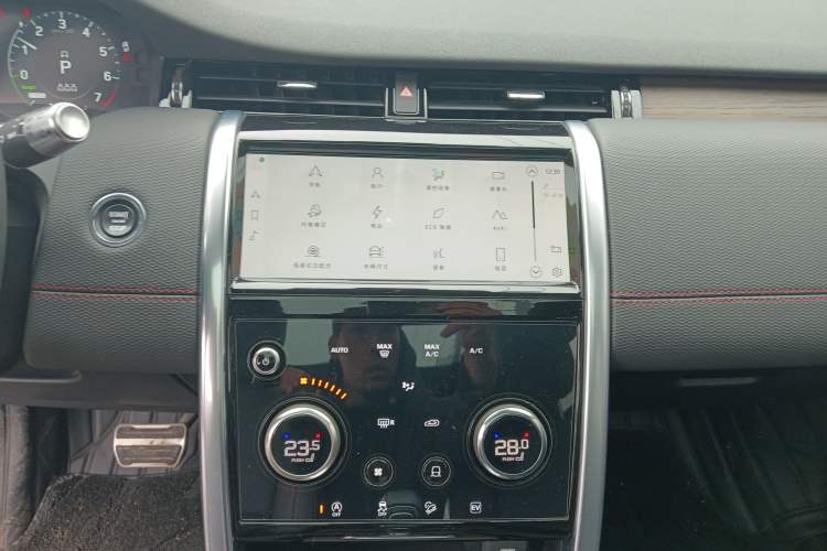 Used Land Rover Discovery Sport New Energy 2022 P300e Performance Tech Edition Audio And AC Panel