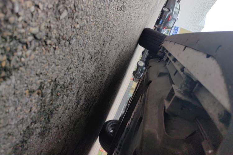 Used Land Rover Discovery Sport New Energy 2022 P300e Performance Tech Edition Chassis Front Right