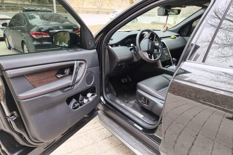 Used Land Rover Discovery Sport New Energy 2022 P300e Performance Tech Edition Driver Seat