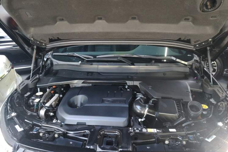 Used Land Rover Discovery Sport New Energy 2022 Facelifted P300e Plug-in Hybrid Electric Version Engine Bay
