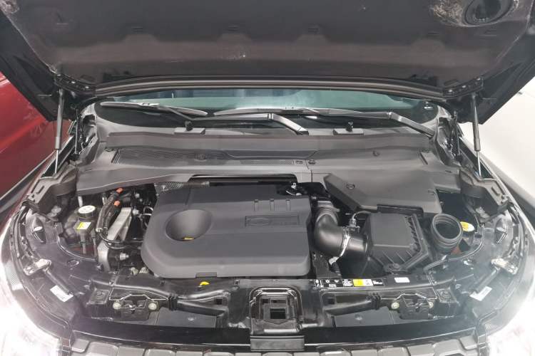 Used Land Rover Discovery Sport New Energy 2022 Facelifted P300e Plug-in Hybrid Electric Version Engine Bay