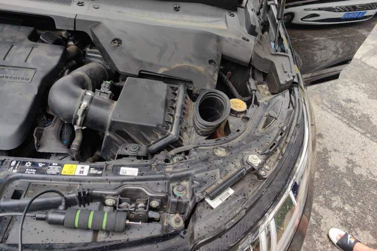 Used Land Rover Discovery Sport New Energy 2022 P300e Performance Tech Edition Engine Bay Left
