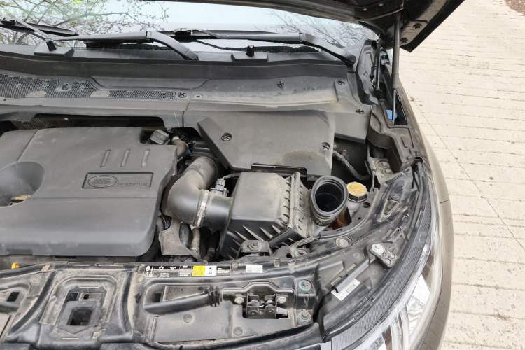 Used Land Rover Discovery Sport New Energy 2022 P300e Performance Tech Edition Engine Bay Left