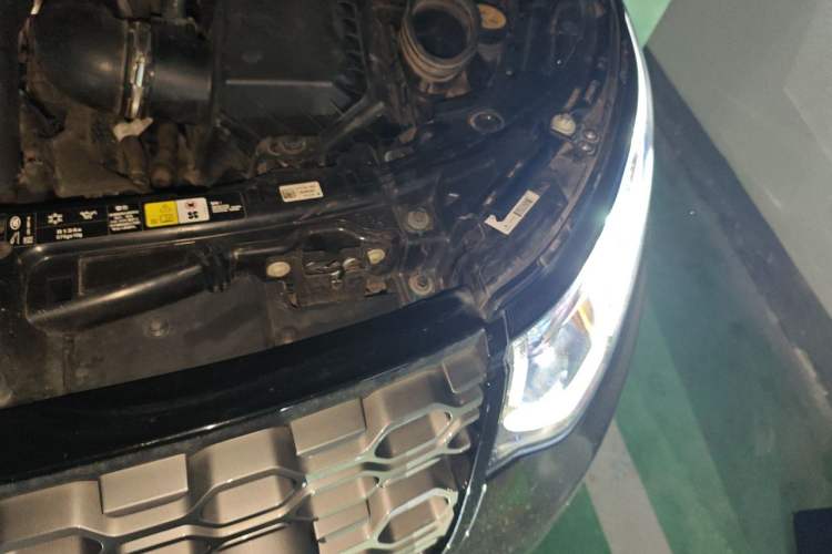 Used Land Rover Discovery Sport New Energy 2022 P300e Performance Tech Edition Engine Bay Left