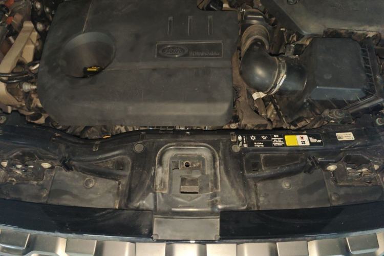 Used Land Rover Discovery Sport New Energy 2022 P300e Performance Tech Edition Engine Bay