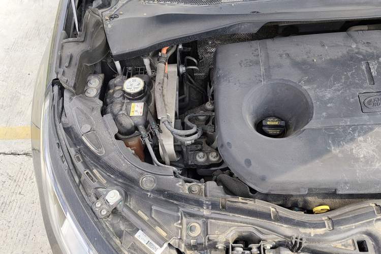 Used Land Rover Discovery Sport New Energy 2022 Facelifted P300e Plug-in Hybrid Electric Version Engine Bay Right