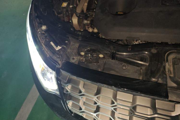 Used Land Rover Discovery Sport New Energy 2022 P300e Performance Tech Edition Engine Bay Right