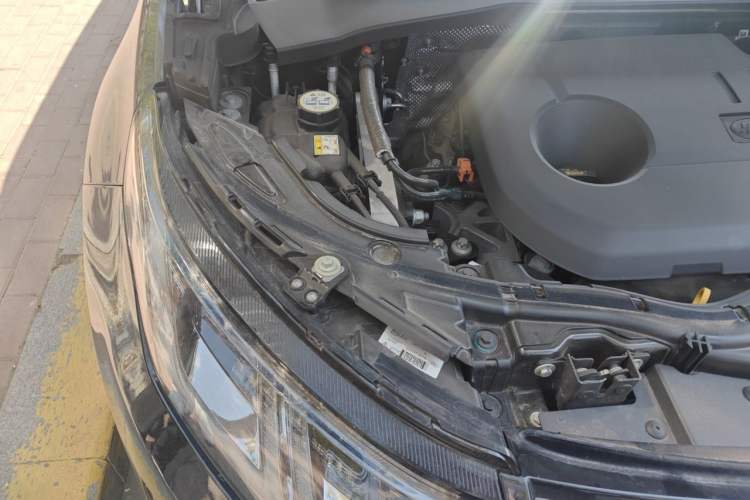 Used Land Rover Discovery Sport New Energy 2022 P300e Performance Tech Edition Engine Bay Right