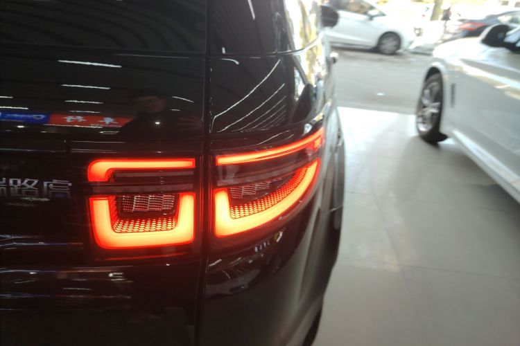 Used Land Rover Discovery Sport New Energy 2022 Facelifted P300e Plug-in Hybrid Electric Version Exterior 3