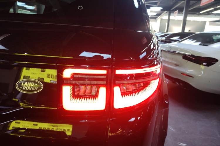 Used Land Rover Discovery Sport New Energy 2022 Facelifted P300e Plug-in Hybrid Electric Version Exterior 4