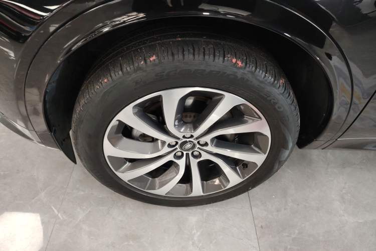 Used Land Rover Discovery Sport New Energy 2022 Facelifted P300e Plug-in Hybrid Electric Version Exterior 4