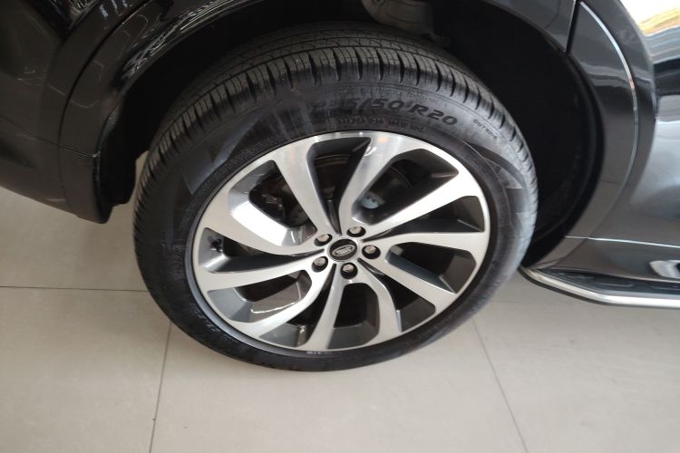 Used Land Rover Discovery Sport New Energy 2022 Facelifted P300e Plug-in Hybrid Electric Version Exterior 5