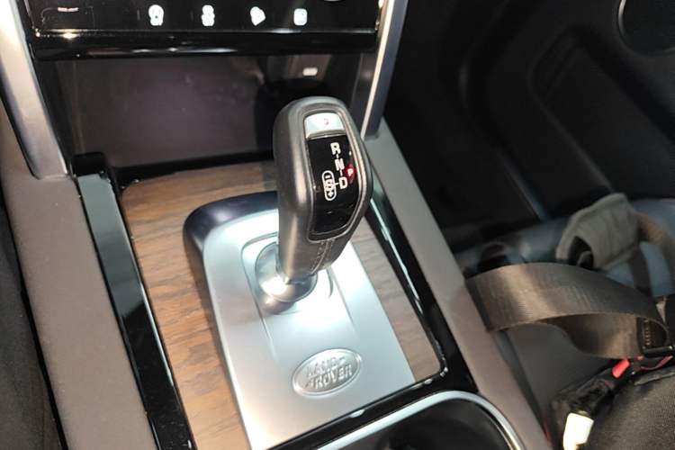 Used Land Rover Discovery Sport New Energy 2022 P300e Performance Tech Edition Gear Lever