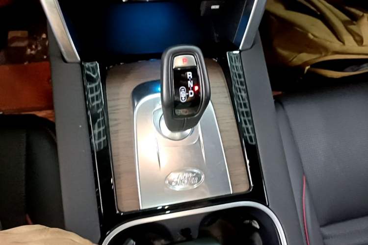 Used Land Rover Discovery Sport New Energy 2022 Facelifted P300e Plug-in Hybrid Electric Version Gear Lever