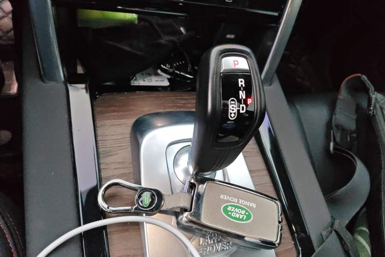 Used Land Rover Discovery Sport New Energy 2022 P300e Performance Tech Edition Gear Lever