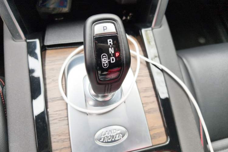 Used Land Rover Discovery Sport New Energy 2022 P300e Performance Tech Edition Gear Lever