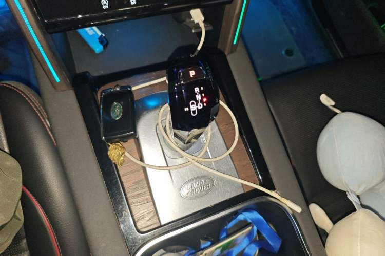 Used Land Rover Discovery Sport New Energy 2022 P300e Performance Tech Edition Gear Lever