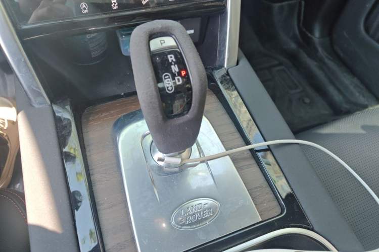 Used Land Rover Discovery Sport New Energy 2022 P300e Performance Tech Edition Gear Lever