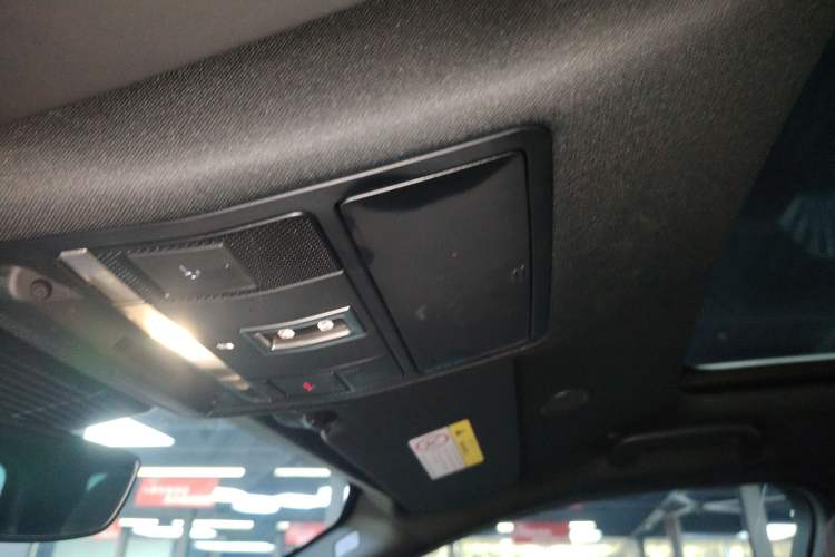 Used Land Rover Discovery Sport New Energy 2022 Facelifted P300e Plug-in Hybrid Electric Version Headliner