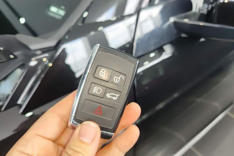 Used Land Rover Discovery Sport New Energy 2022 Facelifted P300e Plug-in Hybrid Electric Version Interior 1