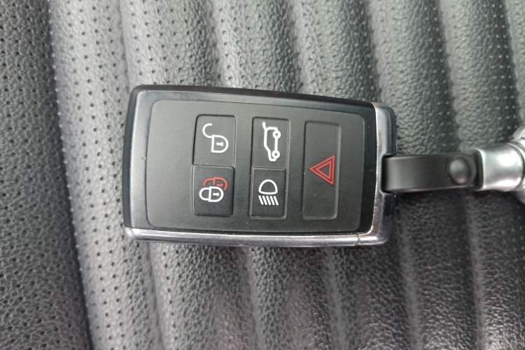 Used Land Rover Discovery Sport New Energy 2022 P300e Performance Tech Edition Interior 1