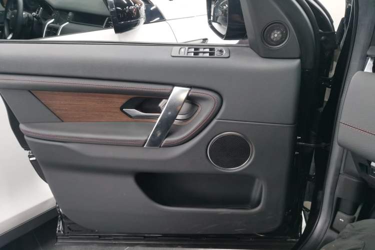Used Land Rover Discovery Sport New Energy 2022 Facelifted P300e Plug-in Hybrid Electric Version Left Front Door Interior