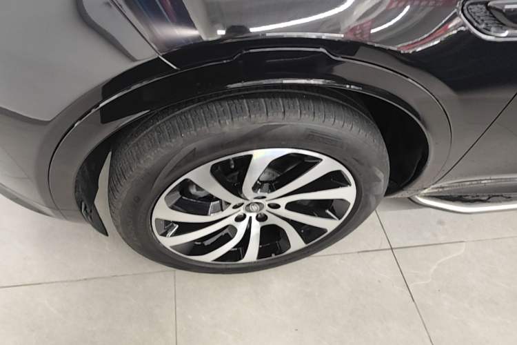 Used Land Rover Discovery Sport New Energy 2022 P300e Performance Tech Edition Left Front Wheel Hub