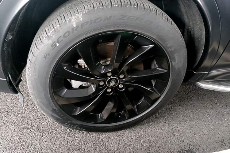 Used Land Rover Discovery Sport New Energy 2022 Facelifted P300e Plug-in Hybrid Electric Version Left Front Wheel Hub