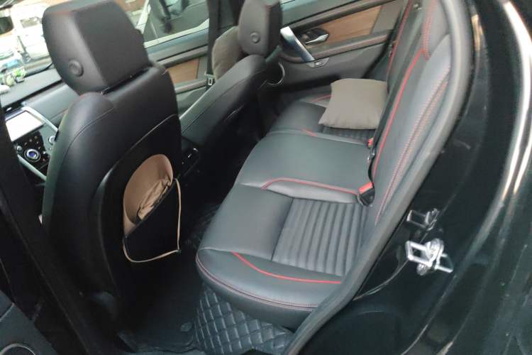 Used Land Rover Discovery Sport New Energy 2022 P300e Performance Tech Edition Left Rear Seat