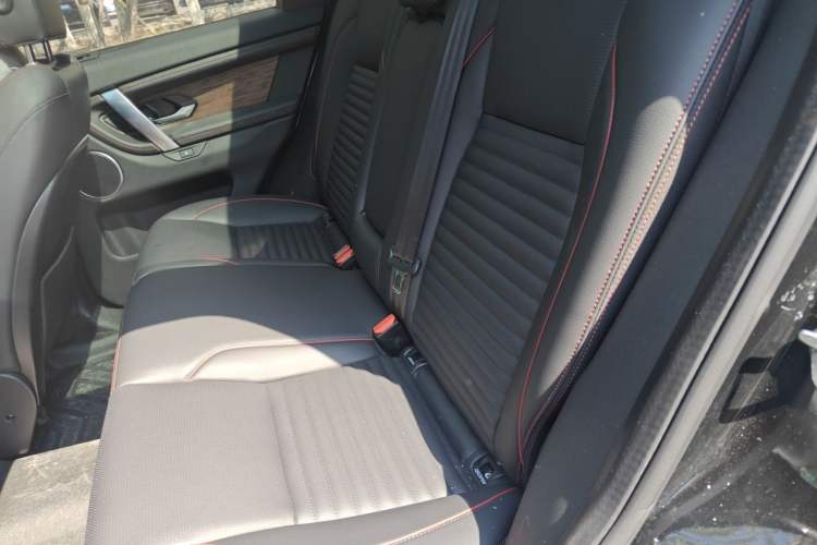 Used Land Rover Discovery Sport New Energy 2022 P300e Performance Tech Edition Left Rear Seat