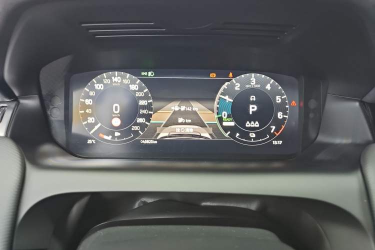 Used Land Rover Discovery Sport New Energy 2022 Facelifted P300e Plug-in Hybrid Electric Version Odometer Close Up