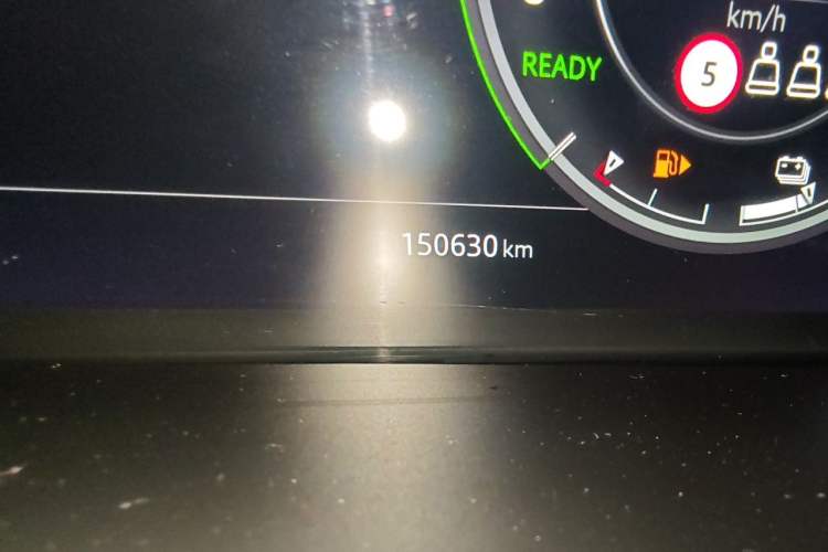 Used Land Rover Discovery Sport New Energy 2022 P300e Performance Tech Edition Odometer Close Up