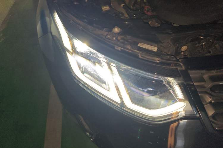 Used Land Rover Discovery Sport New Energy 2022 P300e Performance Tech Edition Right Front Headlight