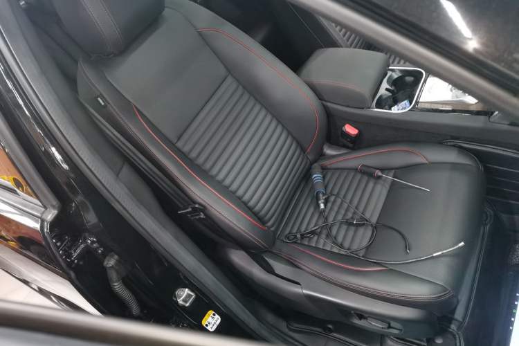 Used Land Rover Discovery Sport New Energy 2022 Facelifted P300e Plug-in Hybrid Electric Version Right Front Seat