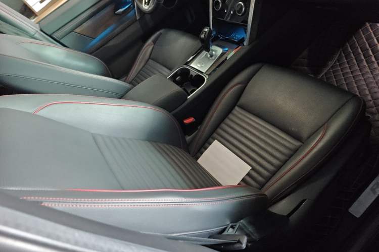 Used Land Rover Discovery Sport New Energy 2022 Facelifted P300e Plug-in Hybrid Electric Version Right Front Seat
