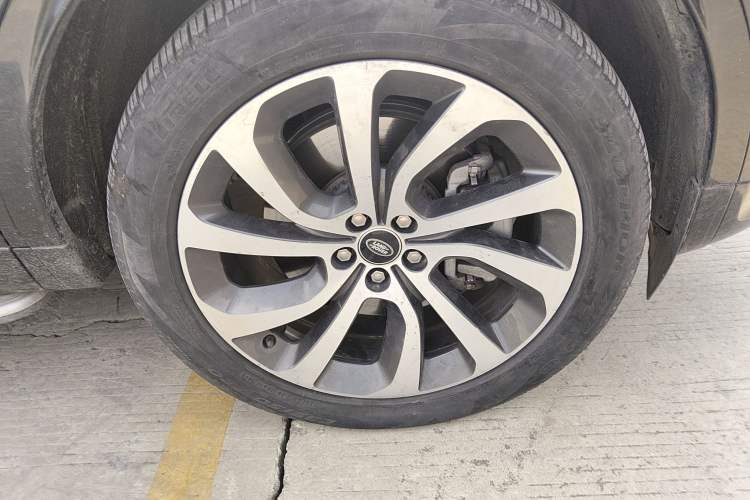 Used Land Rover Discovery Sport New Energy 2022 Facelifted P300e Plug-in Hybrid Electric Version Right Front Wheel Hub
