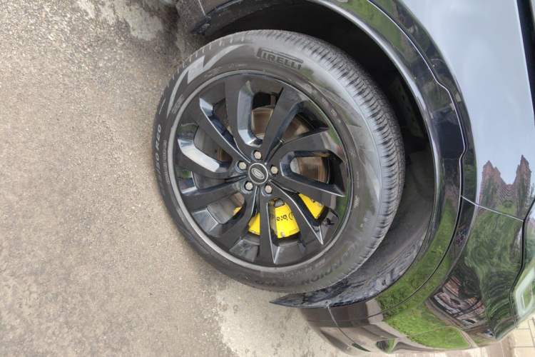 Used Land Rover Discovery Sport New Energy 2022 P300e Performance Tech Edition Right Front Wheel Hub