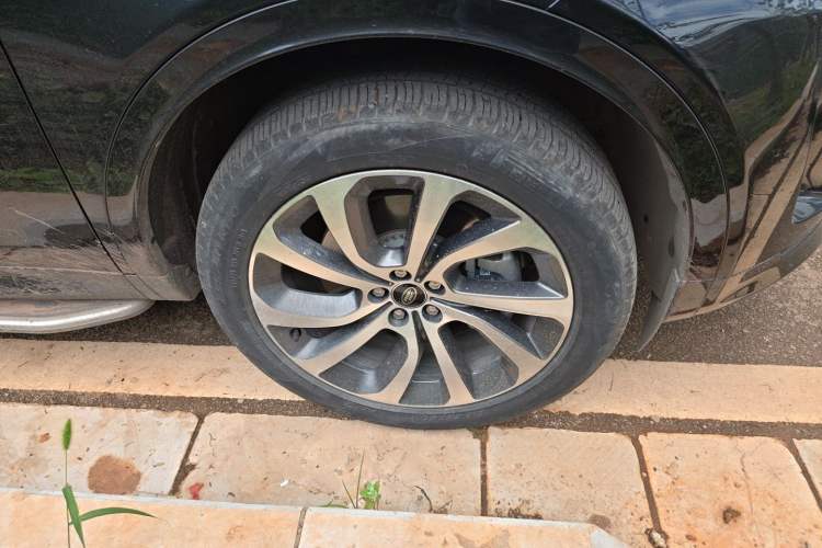 Used Land Rover Discovery Sport New Energy 2022 Facelifted P300e Plug-in Hybrid Electric Version Right Front Wheel Hub