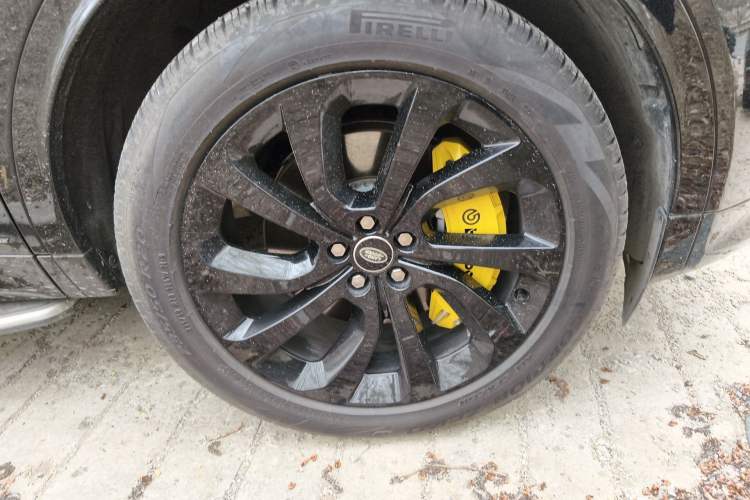 Used Land Rover Discovery Sport New Energy 2022 P300e Performance Tech Edition Right Front Wheel Hub