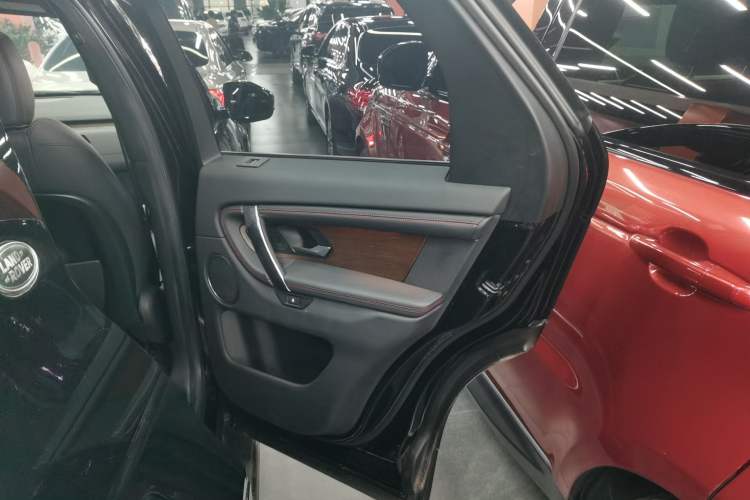 Used Land Rover Discovery Sport New Energy 2022 Facelifted P300e Plug-in Hybrid Electric Version Right Rear Door Interior