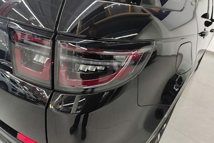 Used Land Rover Discovery Sport New Energy 2022 P300e Performance Tech Edition Right Rear Taillight