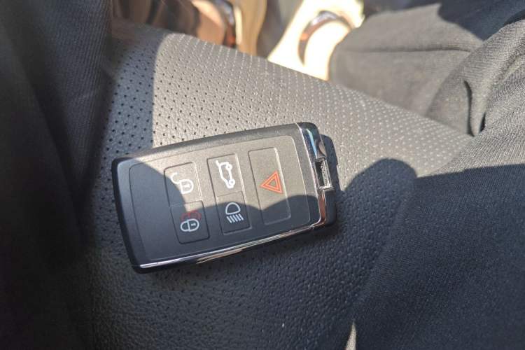 Used Land Rover Discovery Sport New Energy 2022 P300e Performance Tech Edition Vehicle Key