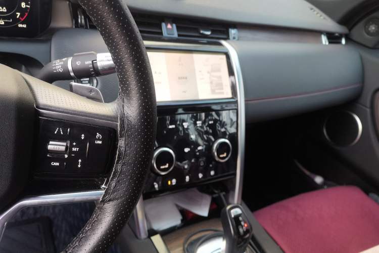 Used Land Rover Discovery Sport New Energy 2022 P300e Performance Tech Edition Audio And AC Panel